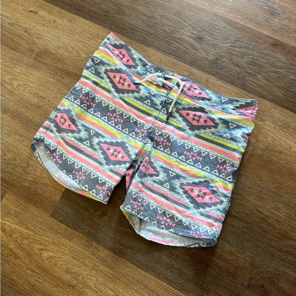 Chubbies Shorts Men's 34 Board shorts Aztec Print Beach Unlined Preppy‎
